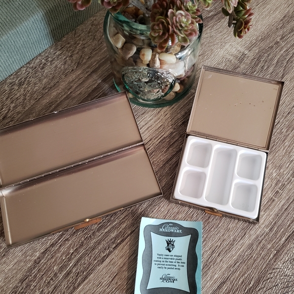 | Classic Hardware | Retro Tampon & Pill Box - Picture 4 of 4